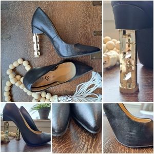 Katy Perry the Suzie black + Gold size 8.5